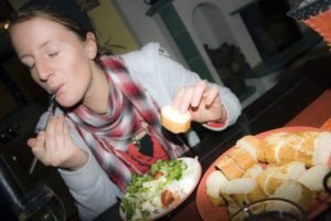 weight loss is enhanced by eating slower